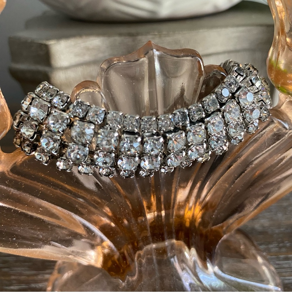 RARE Vintage Pretty WEISS‎ Signed Clear Rhinestone Silver Tone Cuff Bracelet - Picture 3 of 16